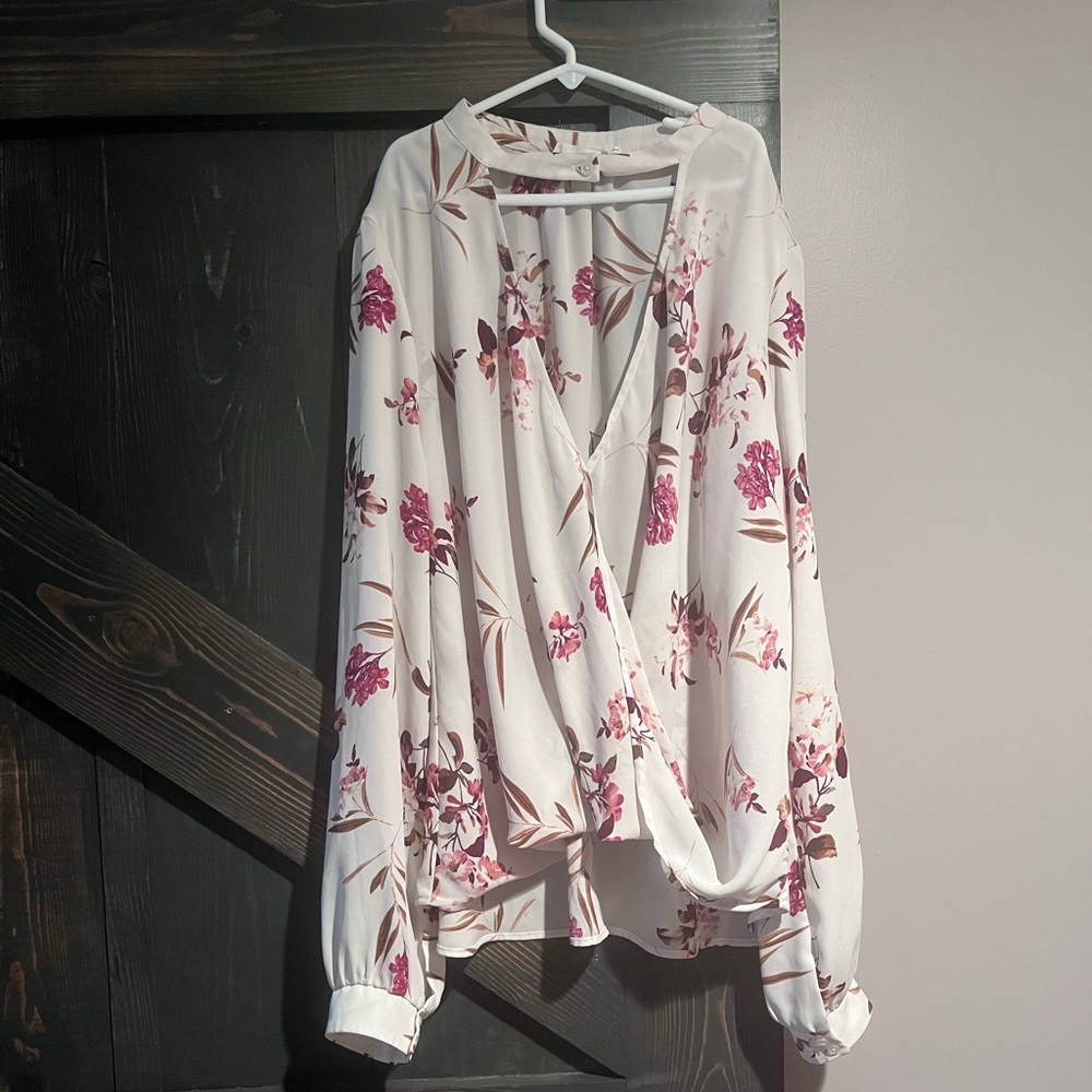Lush size large floral blouse